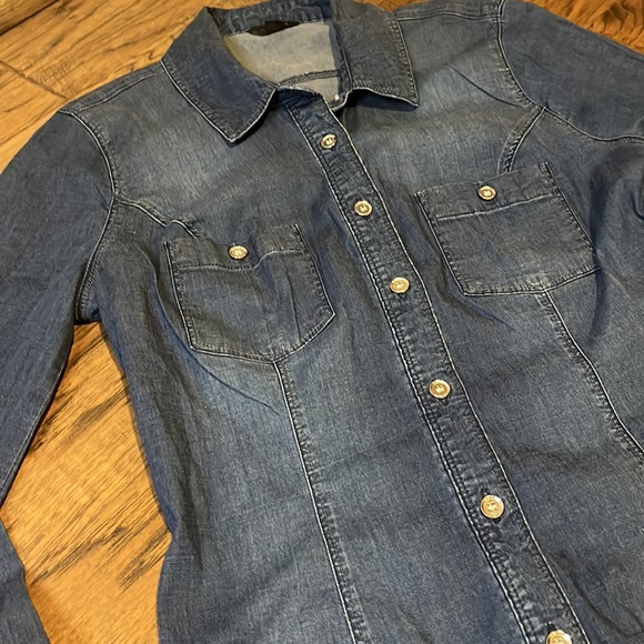 Guess Denim Button Down size XS - Picture 2 of 7